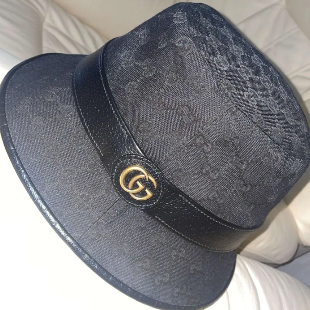 Äkta gucci hatt Mycket bra skick Kostar 5000kr i affär. Asusteet.