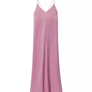 Klänning - Super söt satin klänning köpt förra sommaren för ca 900kr. Helt oanvänd!