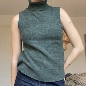 Sleeveless topp köpt på Zara för något år sedan😍I fleecematerial!