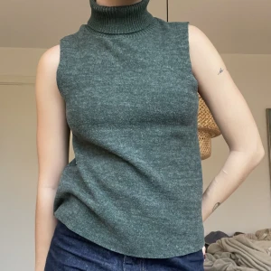 Zara topp💚 - Sleeveless topp köpt på Zara för något år sedan😍I fleecematerial!