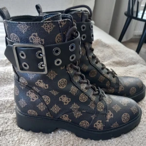 Guess shoes - I love them and i have used a lot but as you can see i have always taken care of them. Shoe size is 36,5 but fits 37 also imo.  PRICE IN EUROS 60