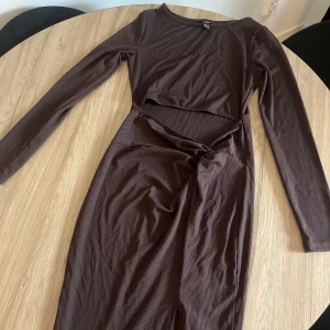 Brun klänning Shein  - Aldrig använd 