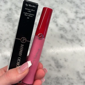 Liquid Lipstick från Giorgio Armani - Superfint liqued lipstick från Giorgio Armani. Färgen 518, kostar ca 400 att köpa i butik. Endast testat. 