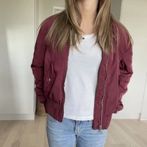 Bomberjacka  - Jättesnygg bomberjacka ifrån hm💗