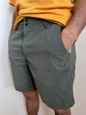 Bula chinos short herr strl L  - Använda 2ggr. Rök och djurfritt hem 
