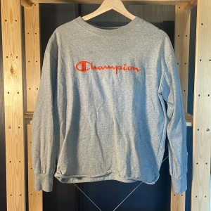 Croppad champion tröja - Tröja från champion som jag croppat. Köpt i Japan, aldrig använd