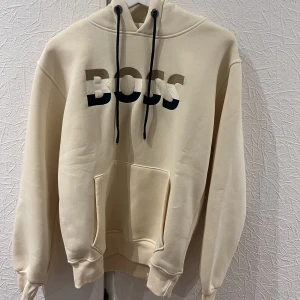 Hugo boss hoodie  - Helt ny Hugo boss tröja endast testad, storlek M för män🤍 pris går att diskutera!