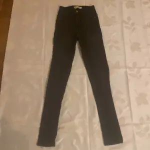 Svarta Gina Tricot  jeans stretch, storlek xs