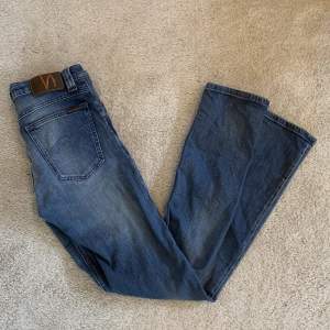 Säljer ett par välbevarade Nudie jeans!  || Modell: Tube Tom || Skick: 7/10 || Sorlek: W28/L32 ||Passform: Vanliga/tight || Nypris: 1200      Frågor och funderingar? Hör gärna av dig!