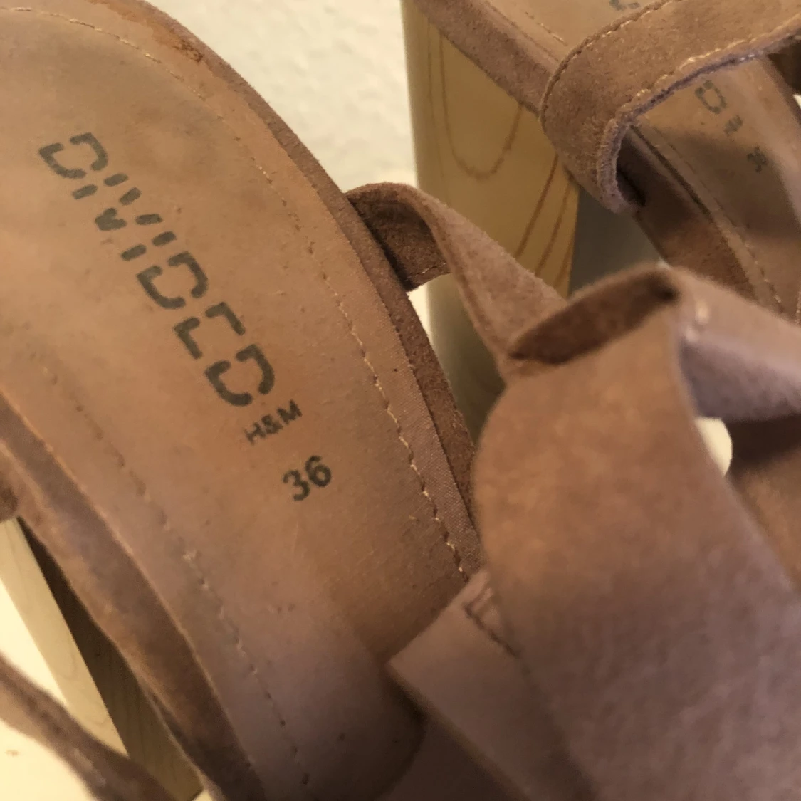 Högklackade skor  - 91