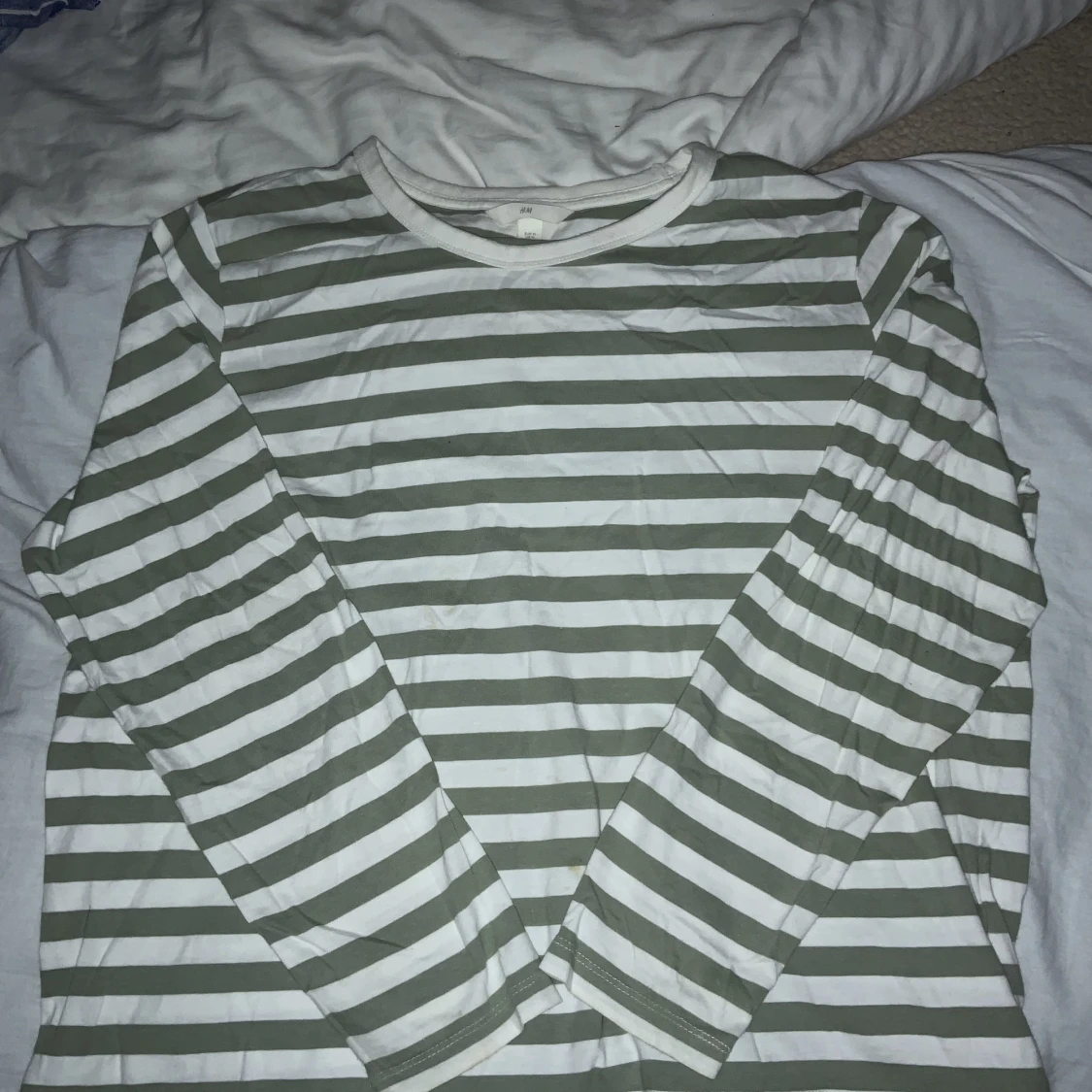 Randig långärmad t-shirt.