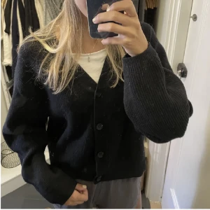 Otherstories kofta💞 - Så fin och klassisk kofta! 100% ull!💞💞 sitter fint oversized på mig som är S