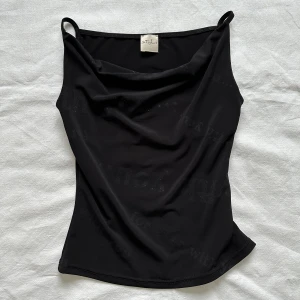 Linne - Söt festligt linne med tryck på