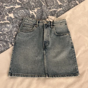 Jeanskjol - Jättefin jeanskjol från Zara i nyskick med prislapp kvar💕