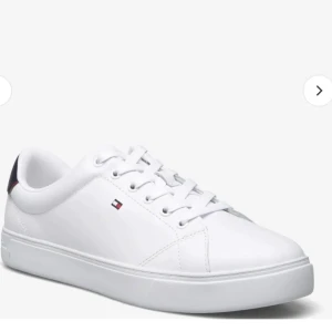 Tommy Hilfiger skor - Tommy Hilfiger skor strl 41, endast använda en gång. Inte exakt samma skor som första bilden men ganska lika💕