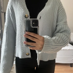 Kofta - Säljer denna blåa kofta ifrån Chiquelle då den inte kommer till användning💕