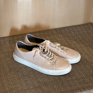 Sneaky steve - Stor flyttstädning Alla plagg i storlek S-M och passar ca 1.70-185cm samt 70-83kg  Finns i Uppsala