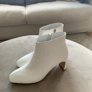 Skitsnygga klackar🤍 - Jätte snygga klackar som enbart är använda ett fåtal gånger💕