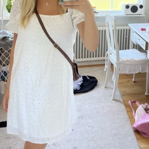 Studentklänning  - Säljer nu min fina studentklänning. 