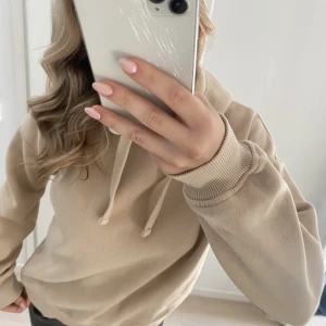 Hoodie - Beige hoodie, bra skick☺️