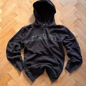 Fin Carhartt Hoodie - litet hål på ryggen som slappt syns 