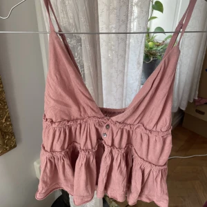 Tröja från Urban Outfitters - Super snygg topp!!!! Prislapp finns kvar❤️köpte för ett tag sen så finns nog inte kvar i butik