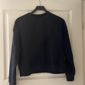 Collegetröja  - Collegetröja i storlek XS/S, använd med fortfarande i gott skick 