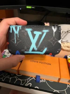Louis Vuitton Graffiti Key Pouch - Oanvänd, kommer med box, dustbag och kvitto.