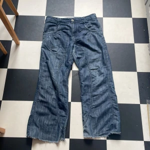 Jeans  - Jätte snygga jeans, aldrig använt. Tror dom är avklippta längst ner🤷‍♀️