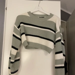 Stickad tröja - Knappt använd så i nyskick, från shein ☺️