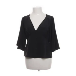 Topp - Svart superfin volangtopp!