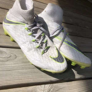 Fotbollsskor Nike Hypervenom - Fotbollsskor från Nike. Bra skick.