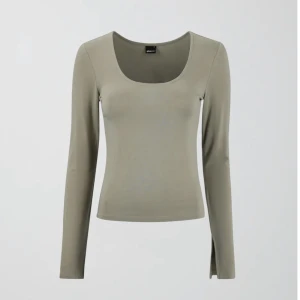 Gina tröja - Säljer en ljusgrön tröja ifrån ginatrico som inte längre kommer till använding, skriv för fler bilder❤️