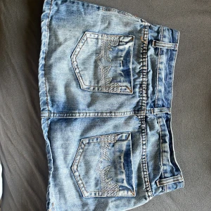 Lågmidjad kjol - Vintage lågmidjad kjol, storlek M men passar mig som vanligtvis är en s/xs 