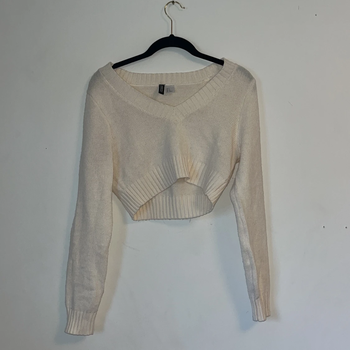 Tunn stickad vit tröja