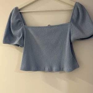 Crop top från h&m - Endast använd 1 gång 