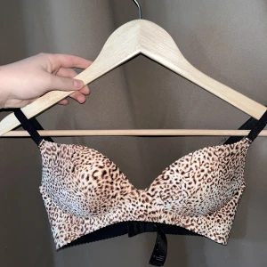 Mönstrad pushup-bh  - Är endast testad, köpt i Gekås Ullared. Väldigt skönt och mjukt material 🐆