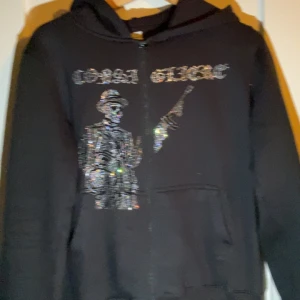 Costino zip hoodie - Köpte den för 2 månader sedan använd lite men annars är den 10/10 skick skriv ifall du har frågor 