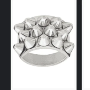 Ring storlek M - Säljer min helt nya Peak steal ring från Edblad, anledning är att den är för liten för mig! 