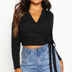 Ny tröja  - Fin tröja som man knyter själv, aldrig använd. Storlek 38 petite