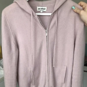Soft goat hoodie - Säljer min fina softgoat hoodie som tyvär inte kommer till användning längre ❤️