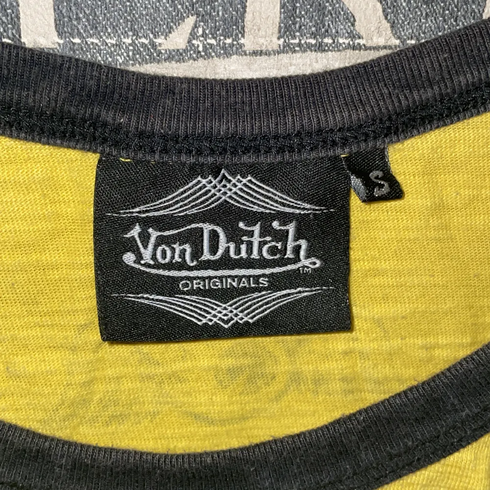 ✨Gul vintage Von Dutch linne i gott skick. En tightare passform🙌. T-shirts.
