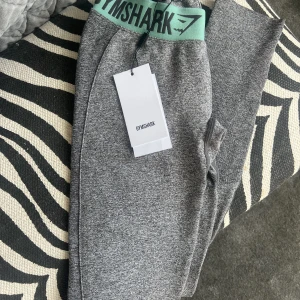Gymshark träningsbyxor  - Fina träningsbyxor från Gymshark, aldrig använda med lapp kvar!💖(Frakt tillkommer)