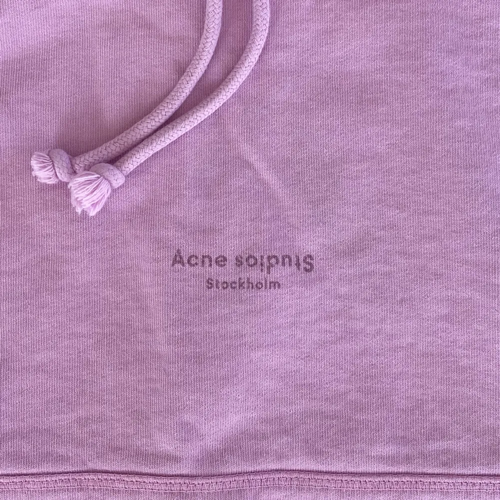 Säljer denna hoodie från Acne Studios! Jätte bra skick💗💗. Hoodies.