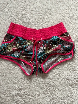  Shorts  -  väldigt bra skick:)