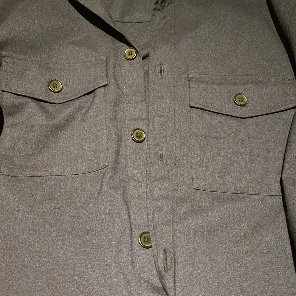 Marin blå overshirt. Köpt för 399kr. Säljs pga den inte används. Tröjor & Koftor.
