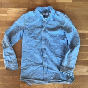 Lacoste denim shirt  - Lacoste denim shirt. Light blue. Worn out aspect.