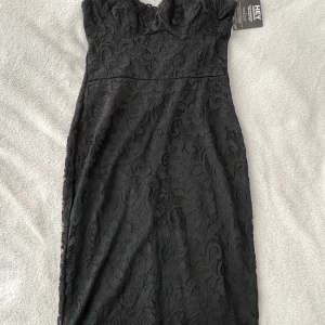 Klänning - Jätte fin klänning men aldrig kommit till användning, prislappen kvar 