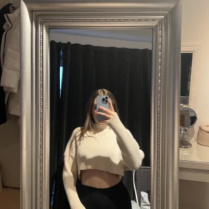 Zara tröja - En väldigt snygg Zara crop top tröja