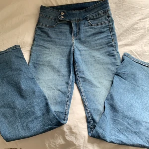 As snygga hm jeans - As fina jeans från hm är helt slutaålda. Köpta för några månader sedan och är i super bra skick. Köpta för 300kr